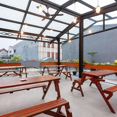 Sans Hotel Suryakencana Bogor Exterior foto