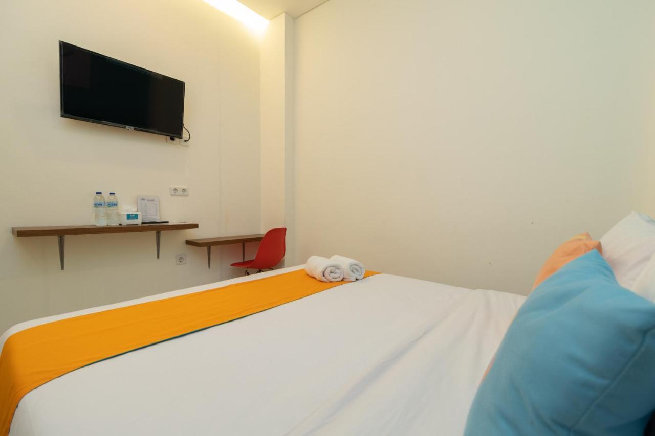 Sans Hotel Suryakencana Bogor Exterior foto